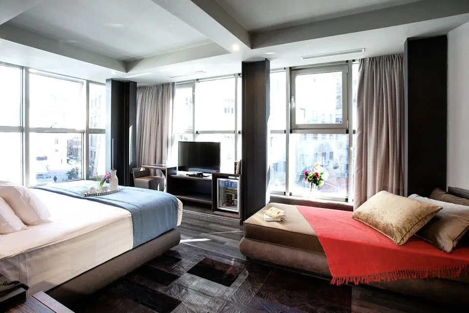 Emerald Suite 