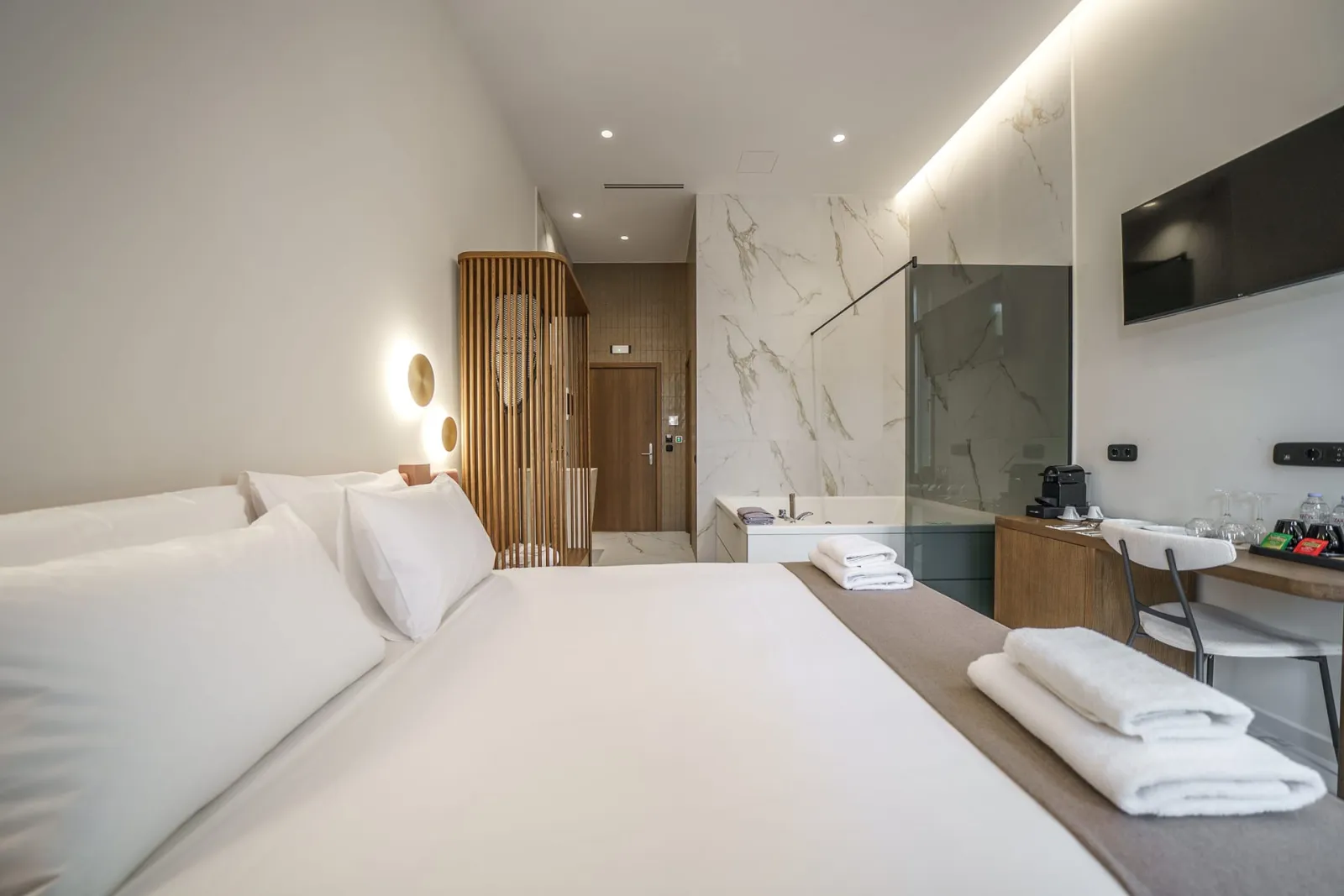 Queen Suite with Spa Bath - City View | Rethymnon Old Town