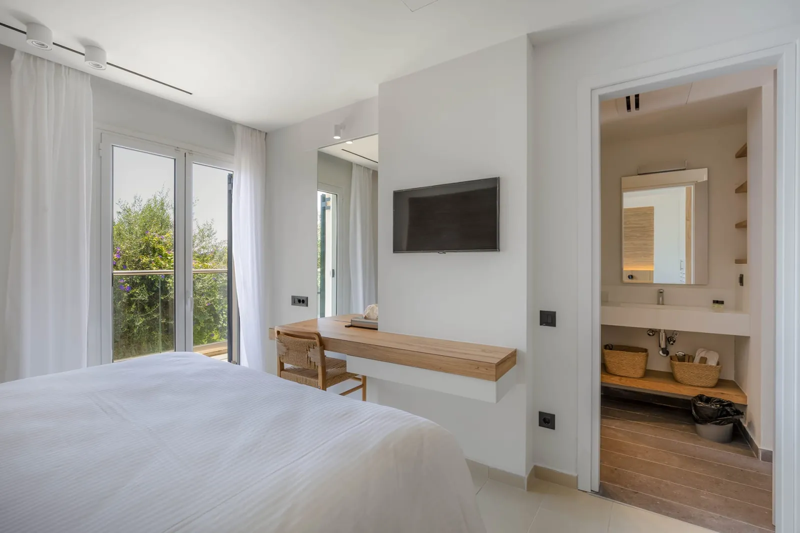 One Bedroom Suite Sea View