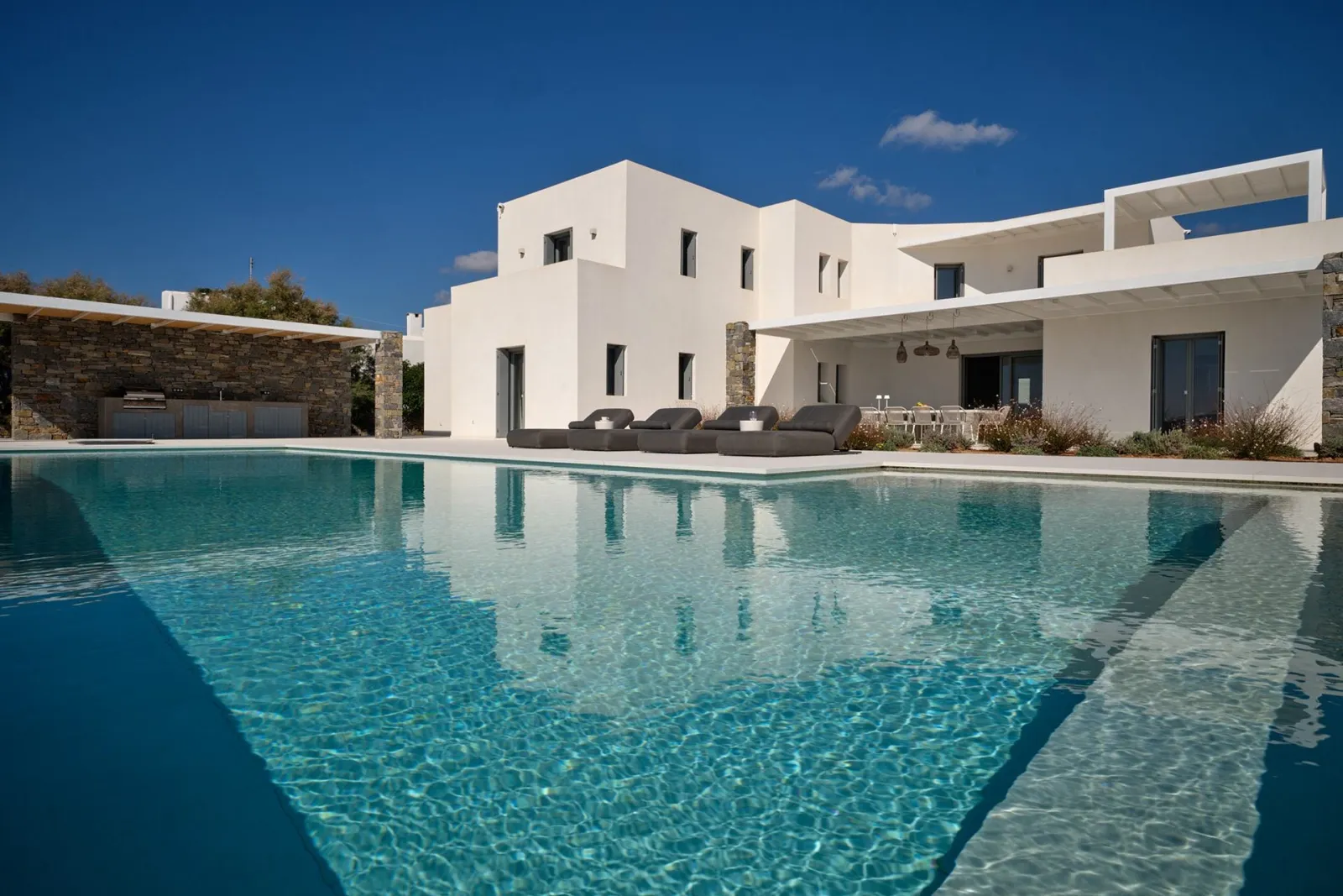 Amphithea Villa