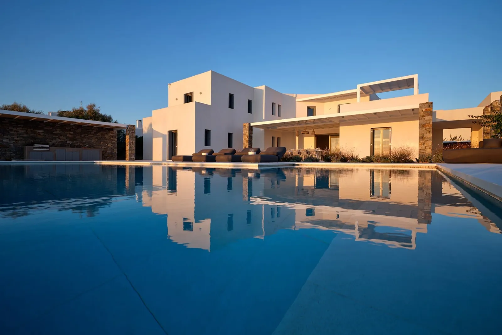 Amphithea Villa