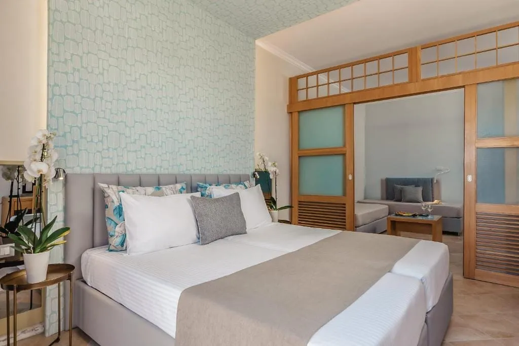 Family Room with Private Pool Beachfront*