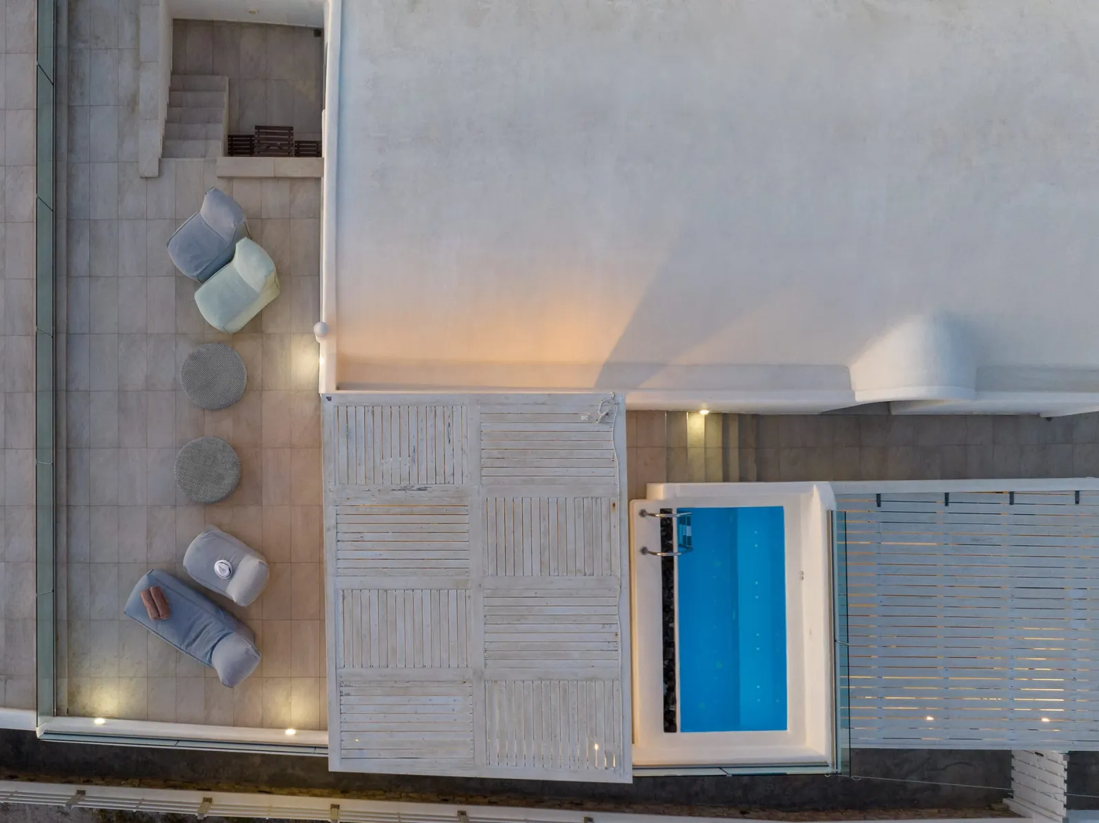 Executive Duplex Three Bedroom Villa with two hot tubs and beach front