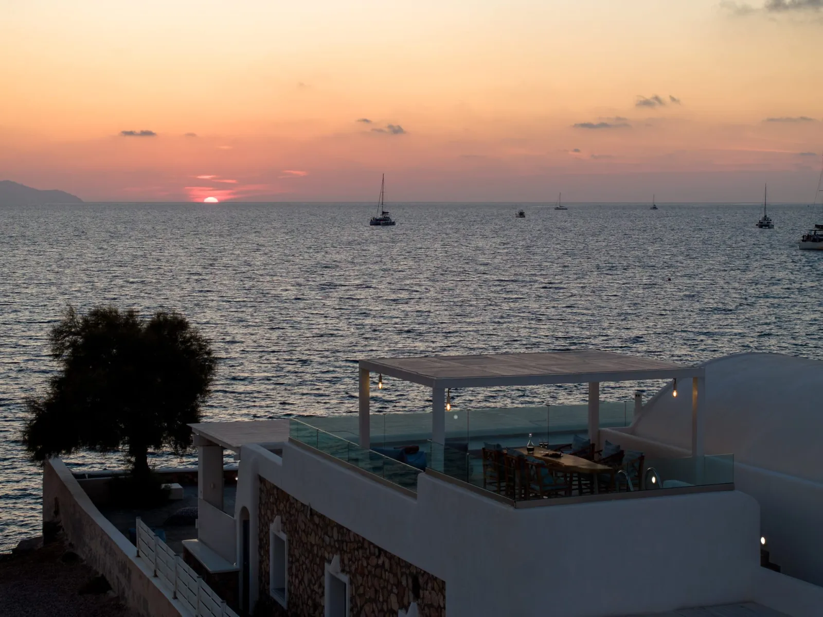 Executive Duplex Three Bedroom Villa with two hot tubs and beach front