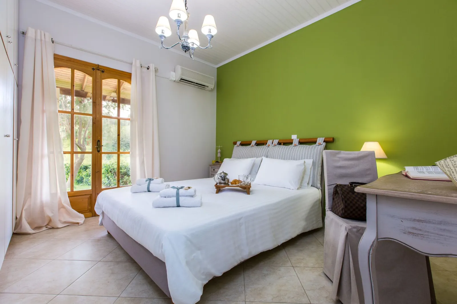 Bedroom with large double bed (4 bedroom villa)