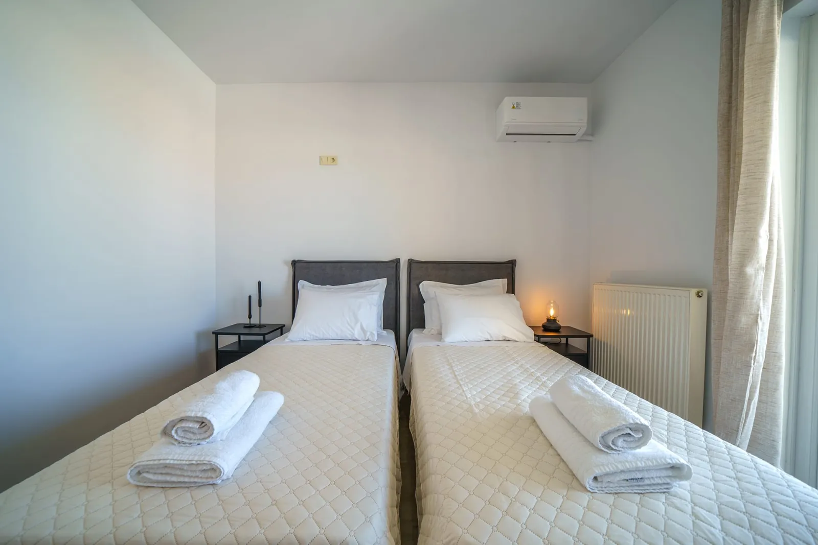 Flexible Bedroom Setup —2 Single Beds  (0.90×200) or a King Size Bed (180×200)
