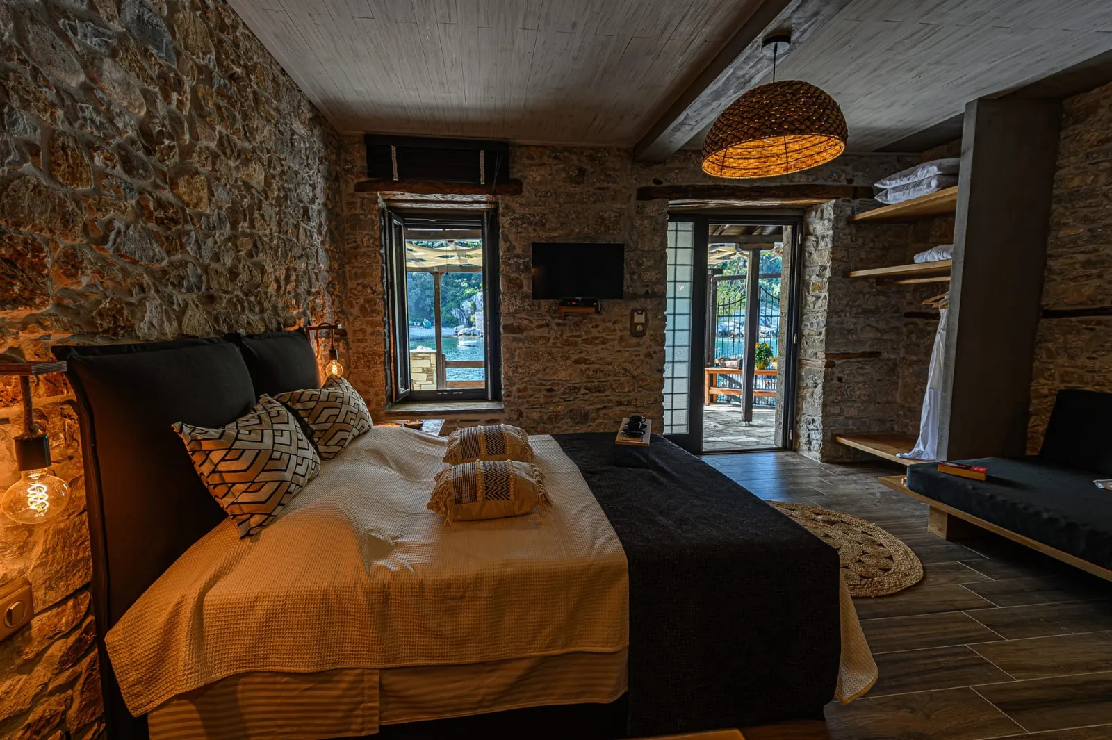 Cleopatra's Suite (Seafront Deluxe)