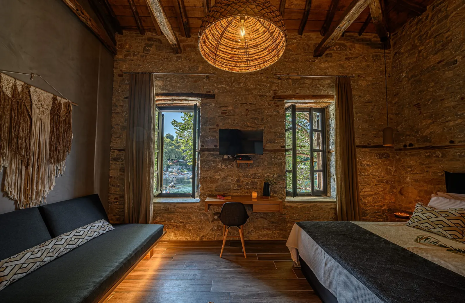 Maria's Suite (Seafront Deluxe)