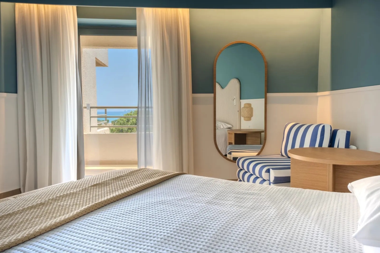 Deluxe Standard Room with Side Sea View