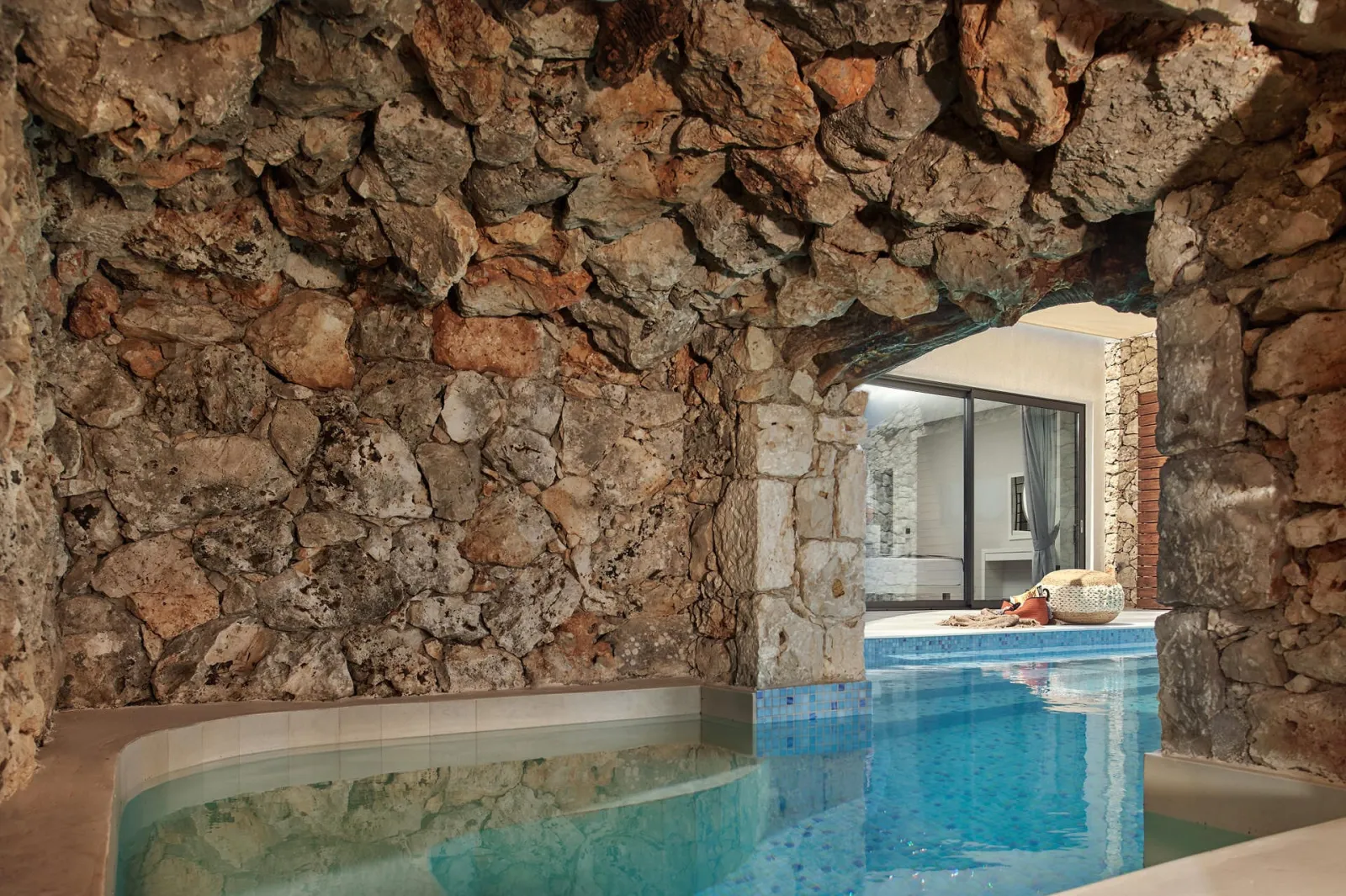 Honeymoon Cave Suite 2 persons