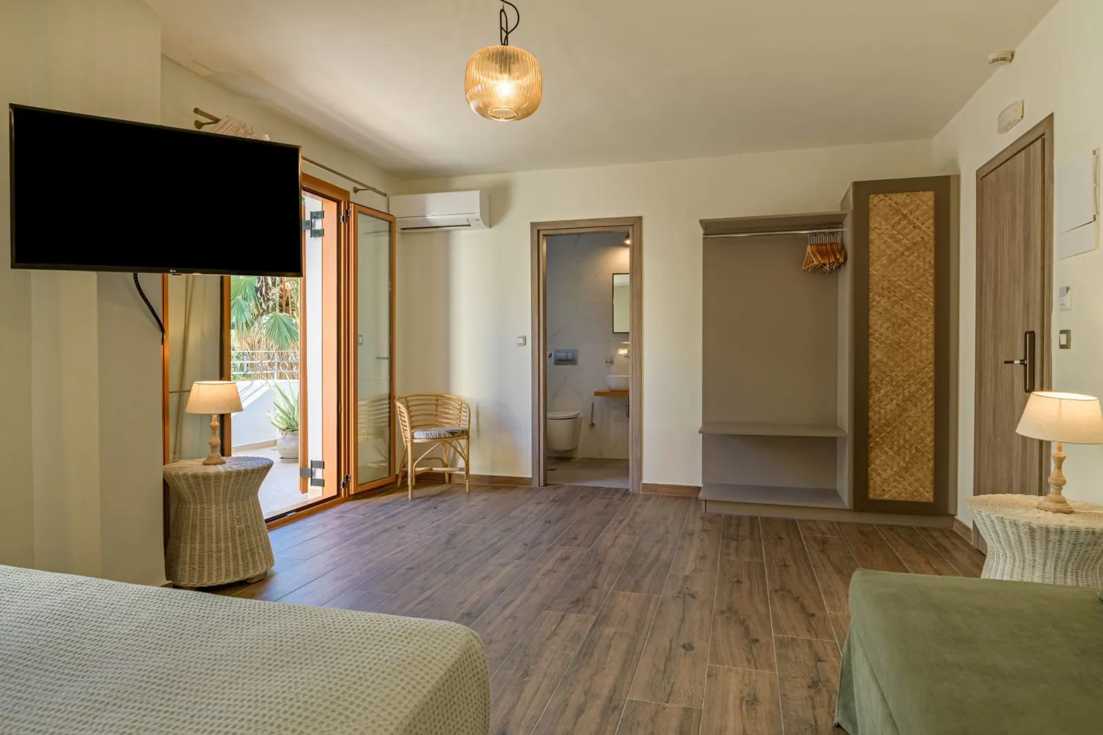 Deluxe suite with Mountain view