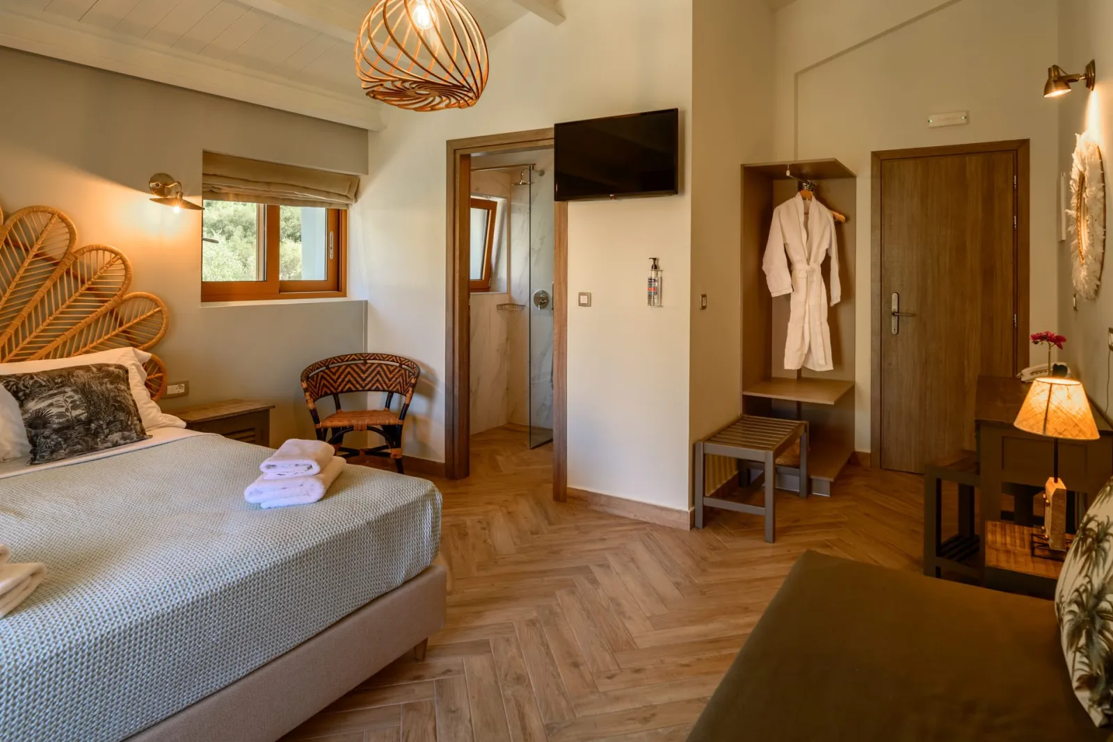 Deluxe suite with Partial Sea view