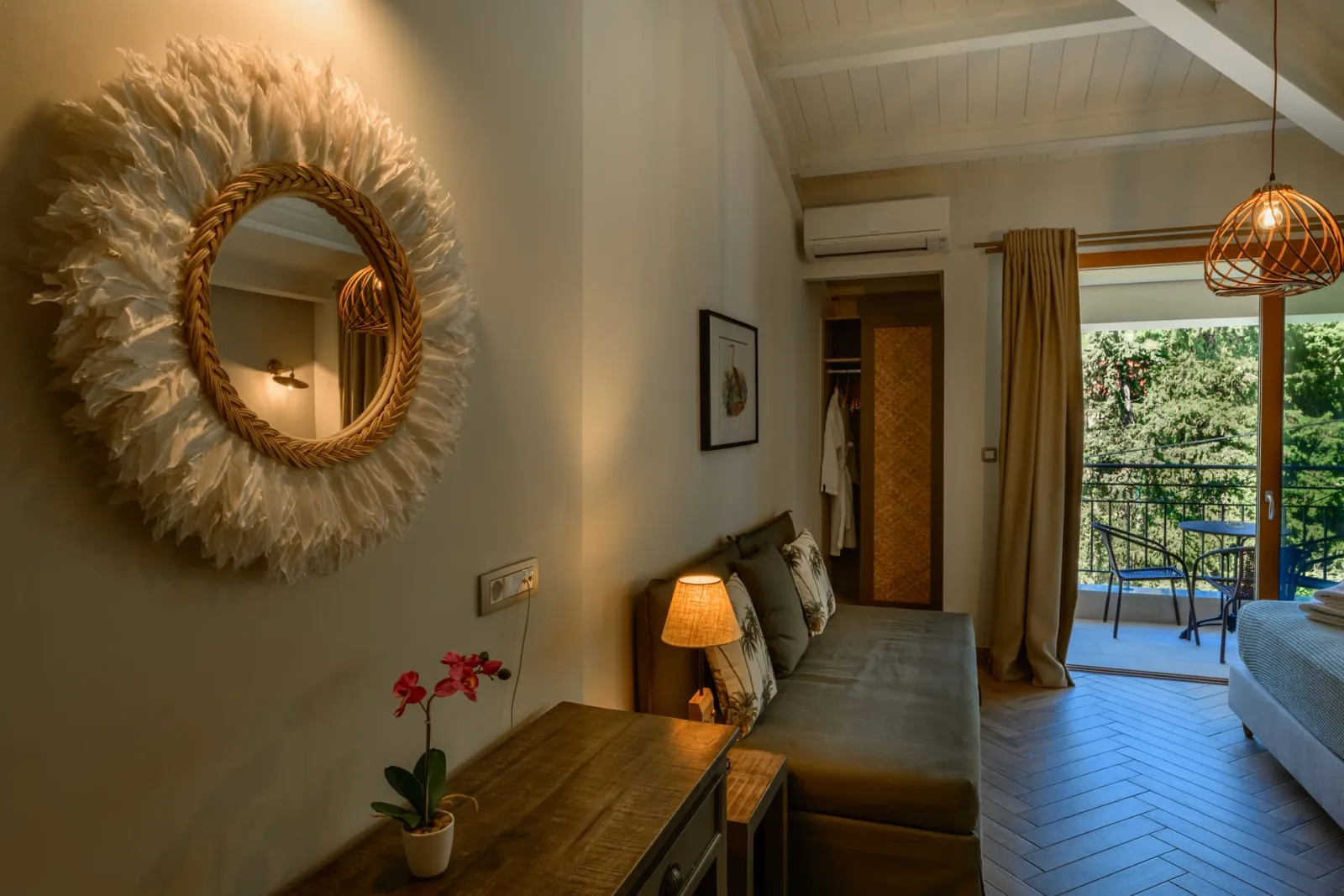 Deluxe suite with Partial Sea view