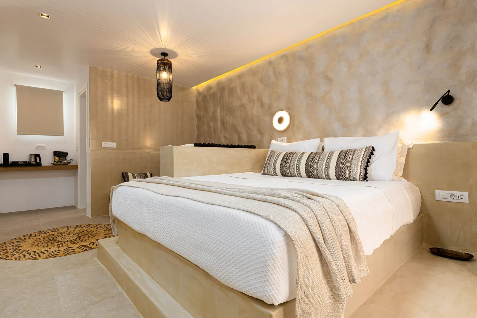 Executive Suite with Hot Τub