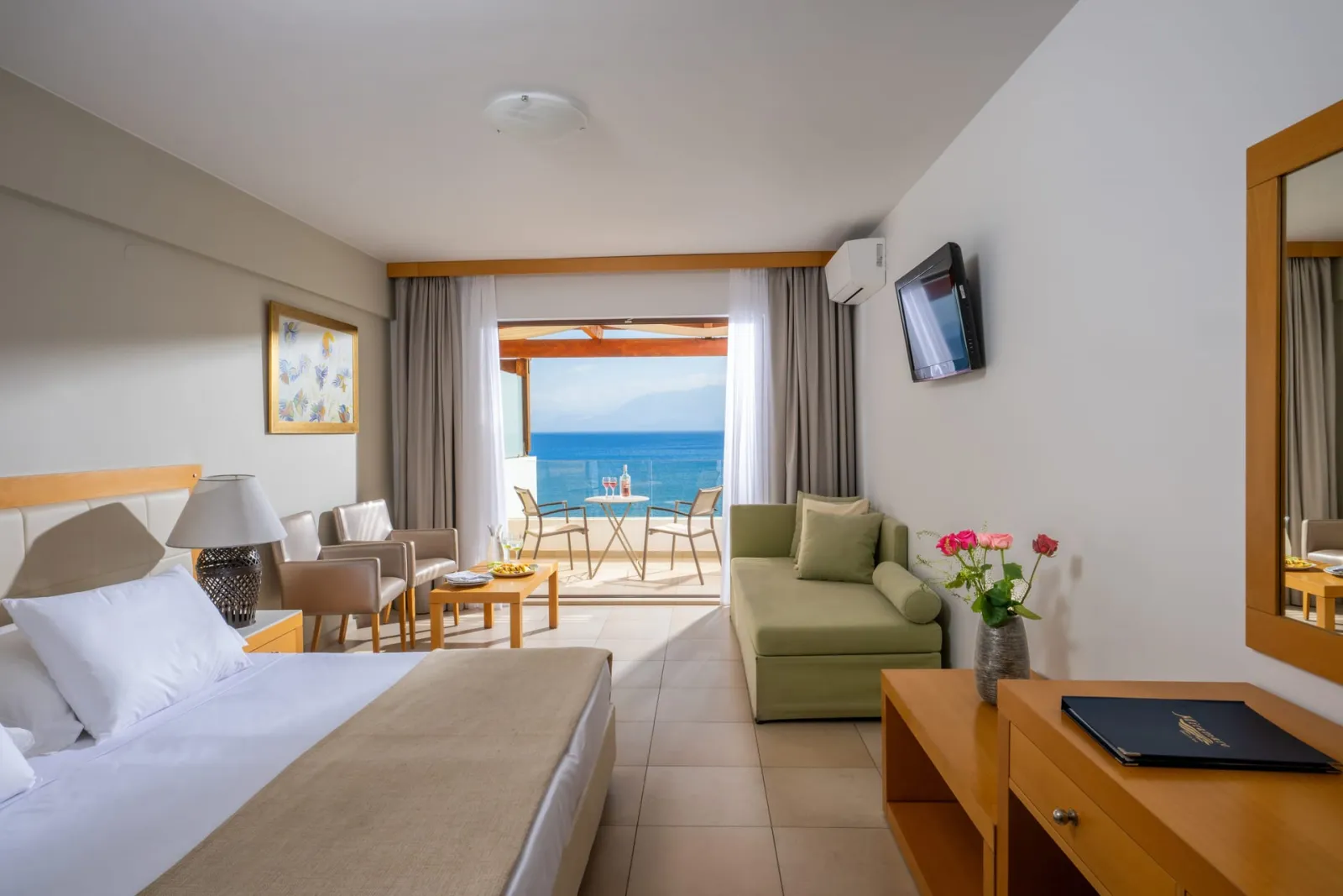 Frontal Deluxe Room with Sea View