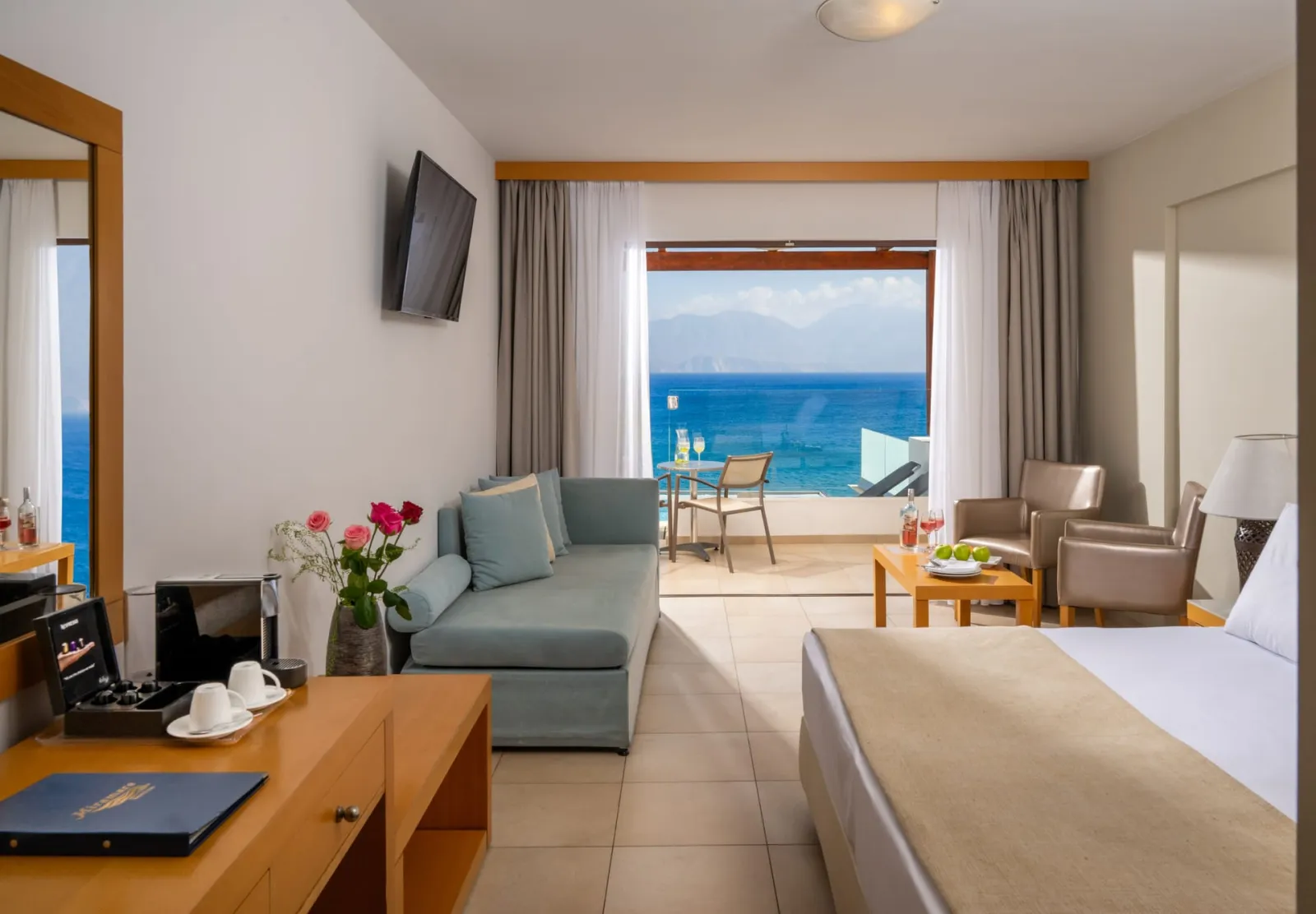 Frontal Deluxe Room with Sea View & Private Pool