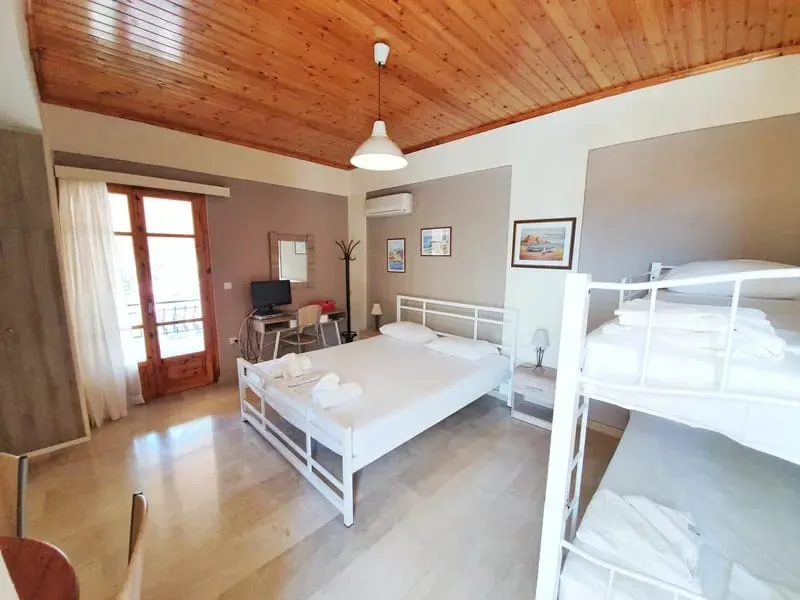 QUADRUPLE ROOM WITH BUNK AND GARDEN VIEW