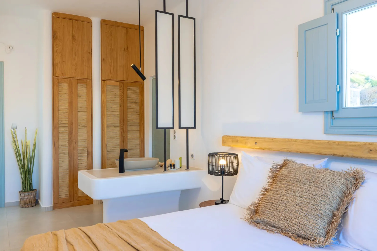 Deluxe Room 1