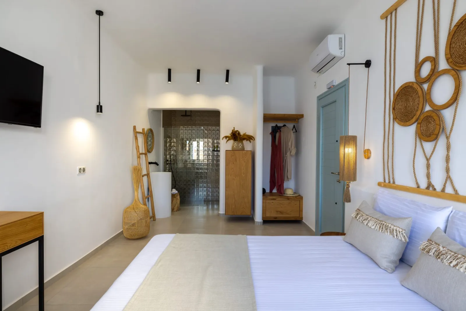 Deluxe Room 5