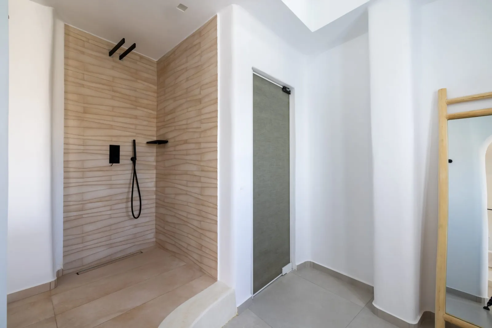 Superior Suite 8