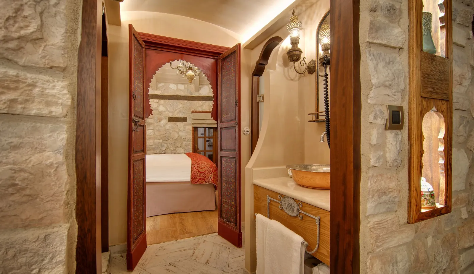 Executive Suite with Fireplace | Αβερώφειο