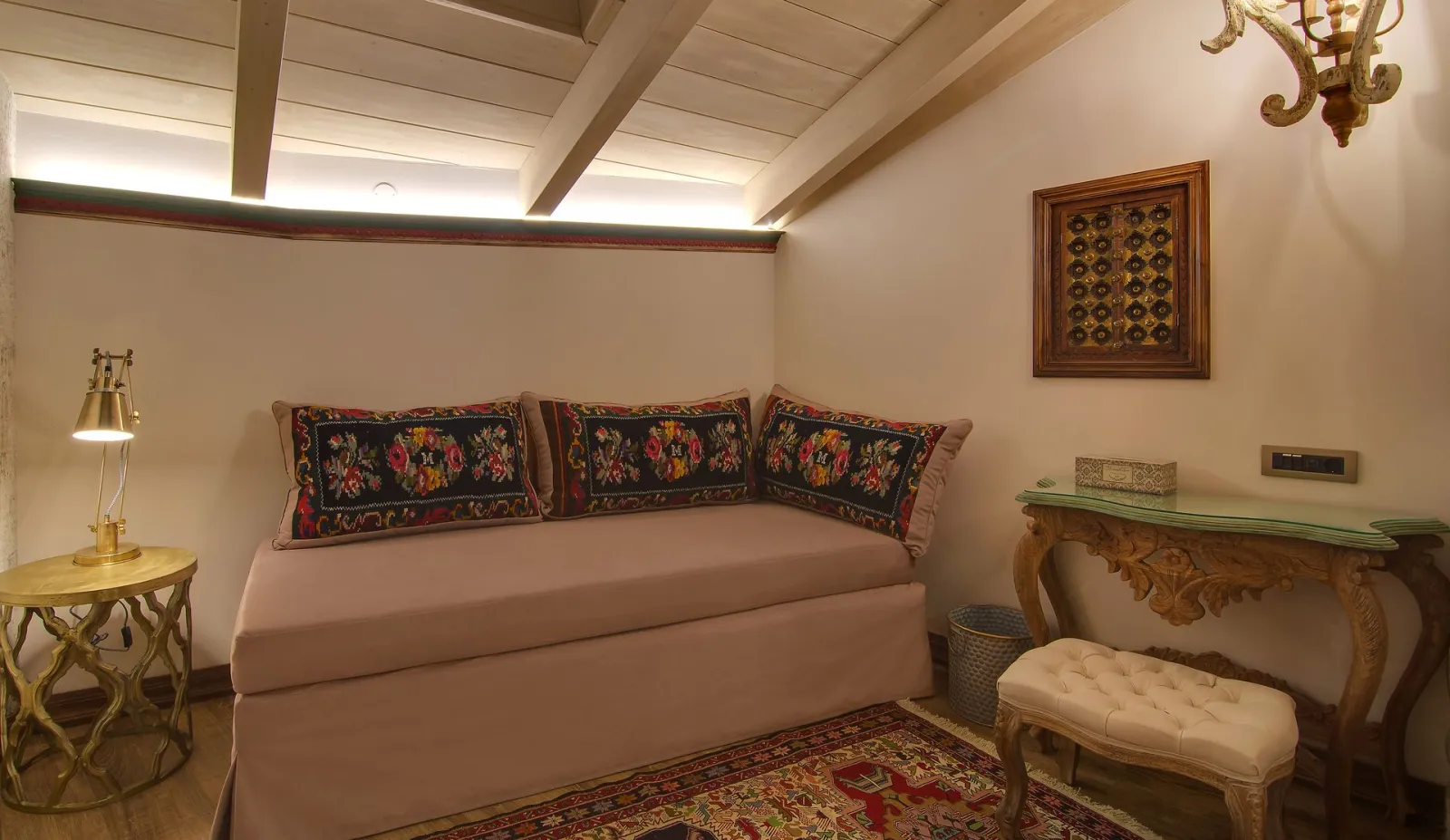 Executive Suite with Fireplace | Αβερώφειο