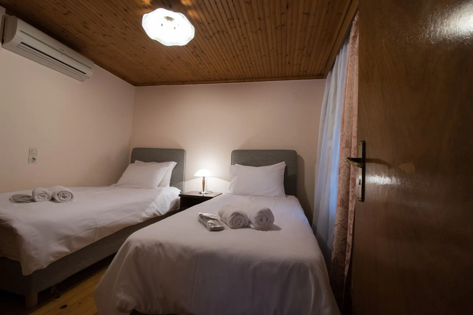 Superior Apartment | Brown 