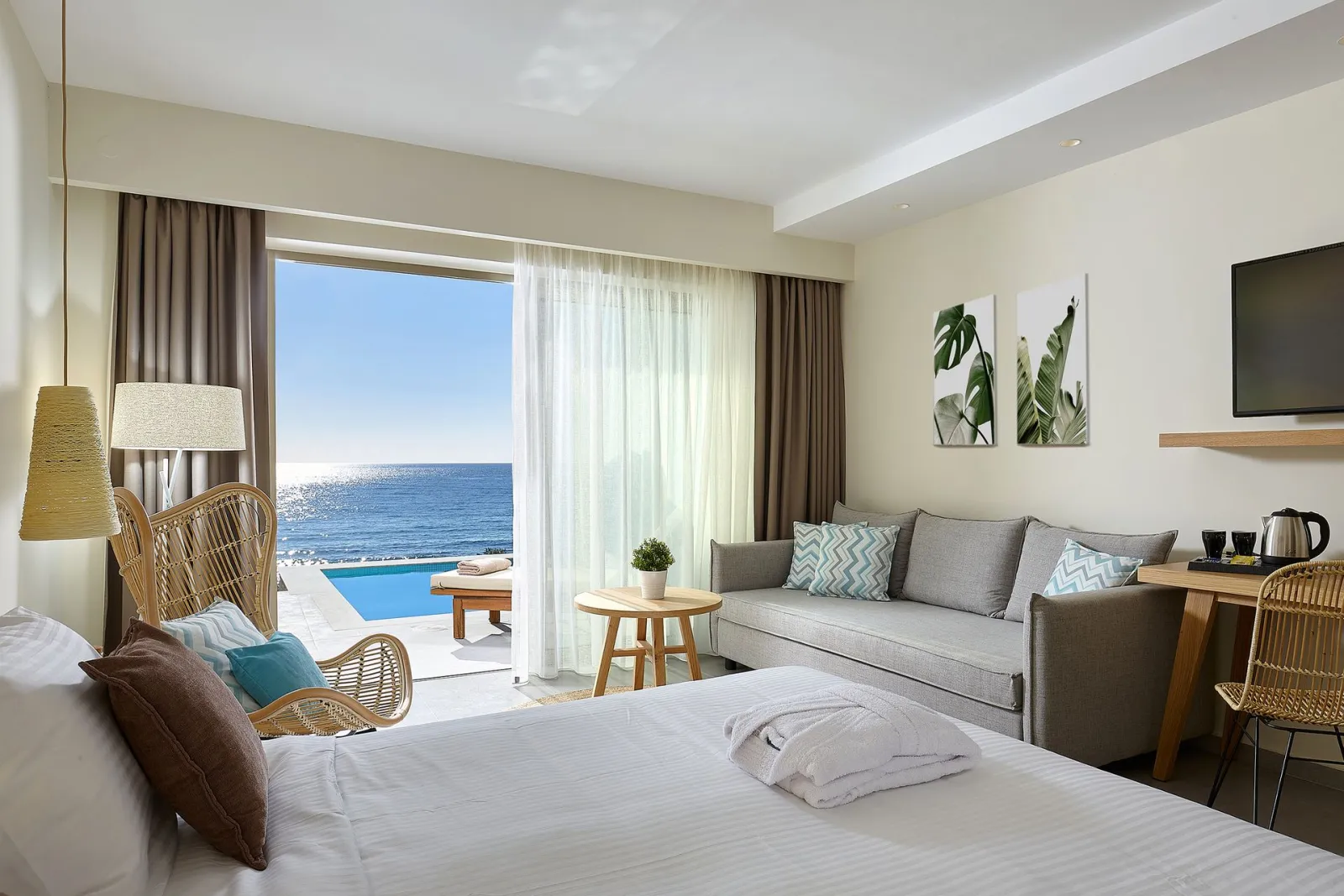Superior Room with Individual Pool