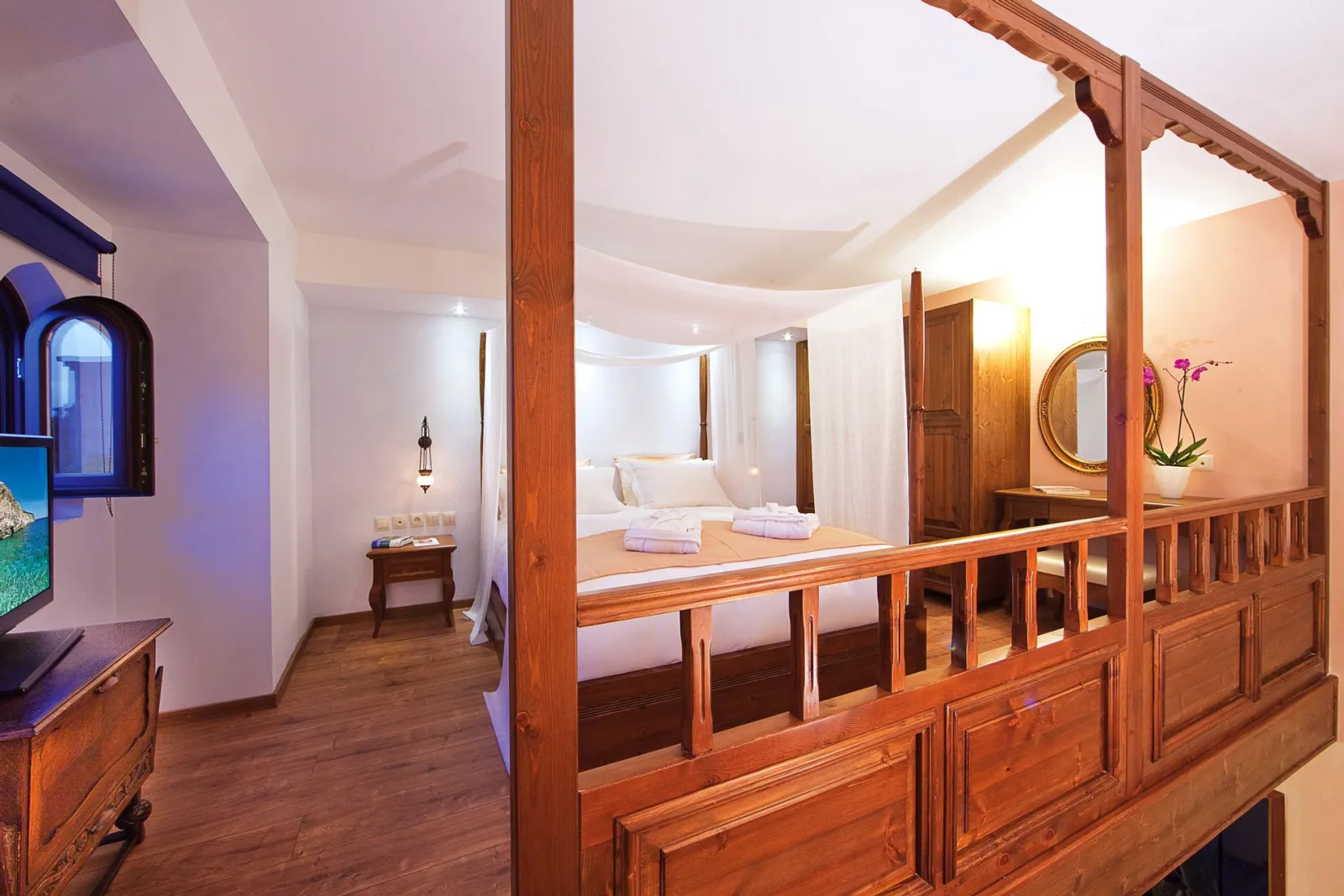 Deluxe Suite with private balcony “Nymph of Helios”