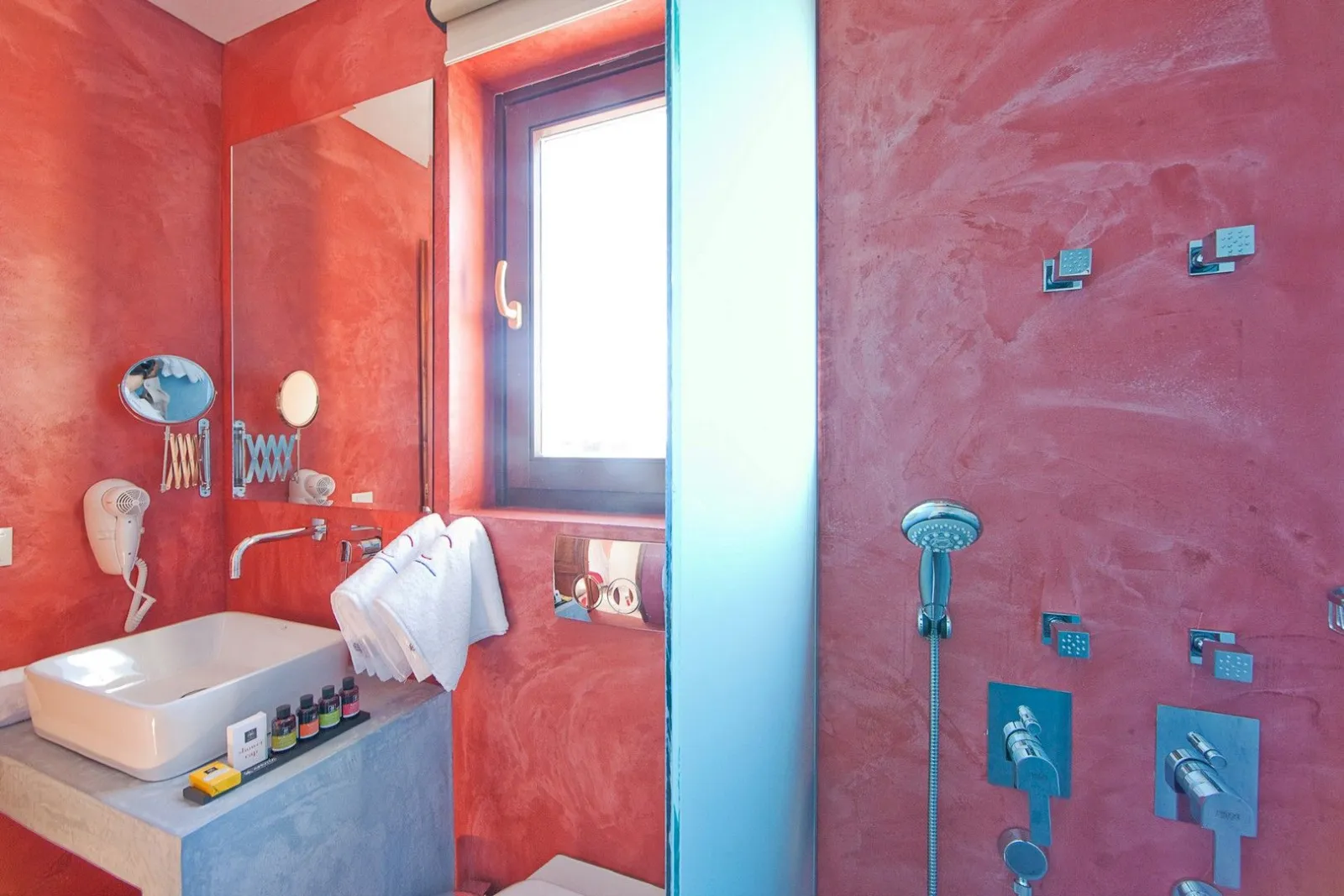 Master Suite with Outdoor Hot Tub “Forms of Light”