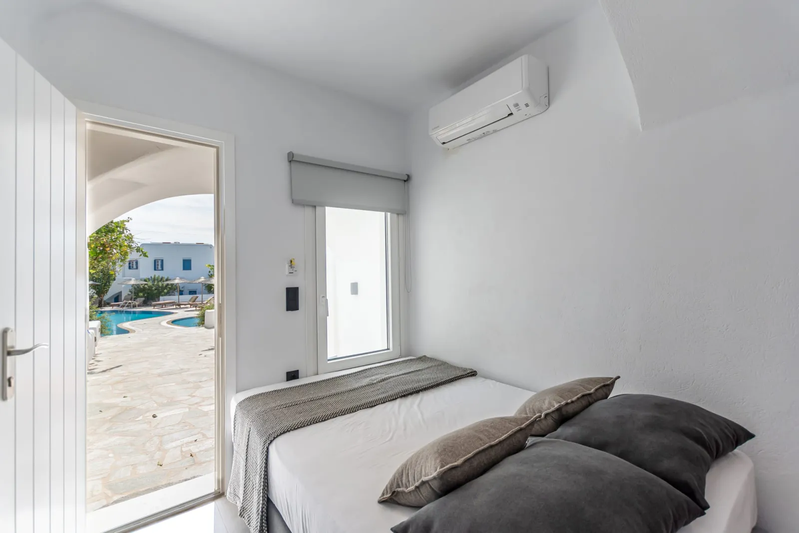 Deluxe Single room with Pool View