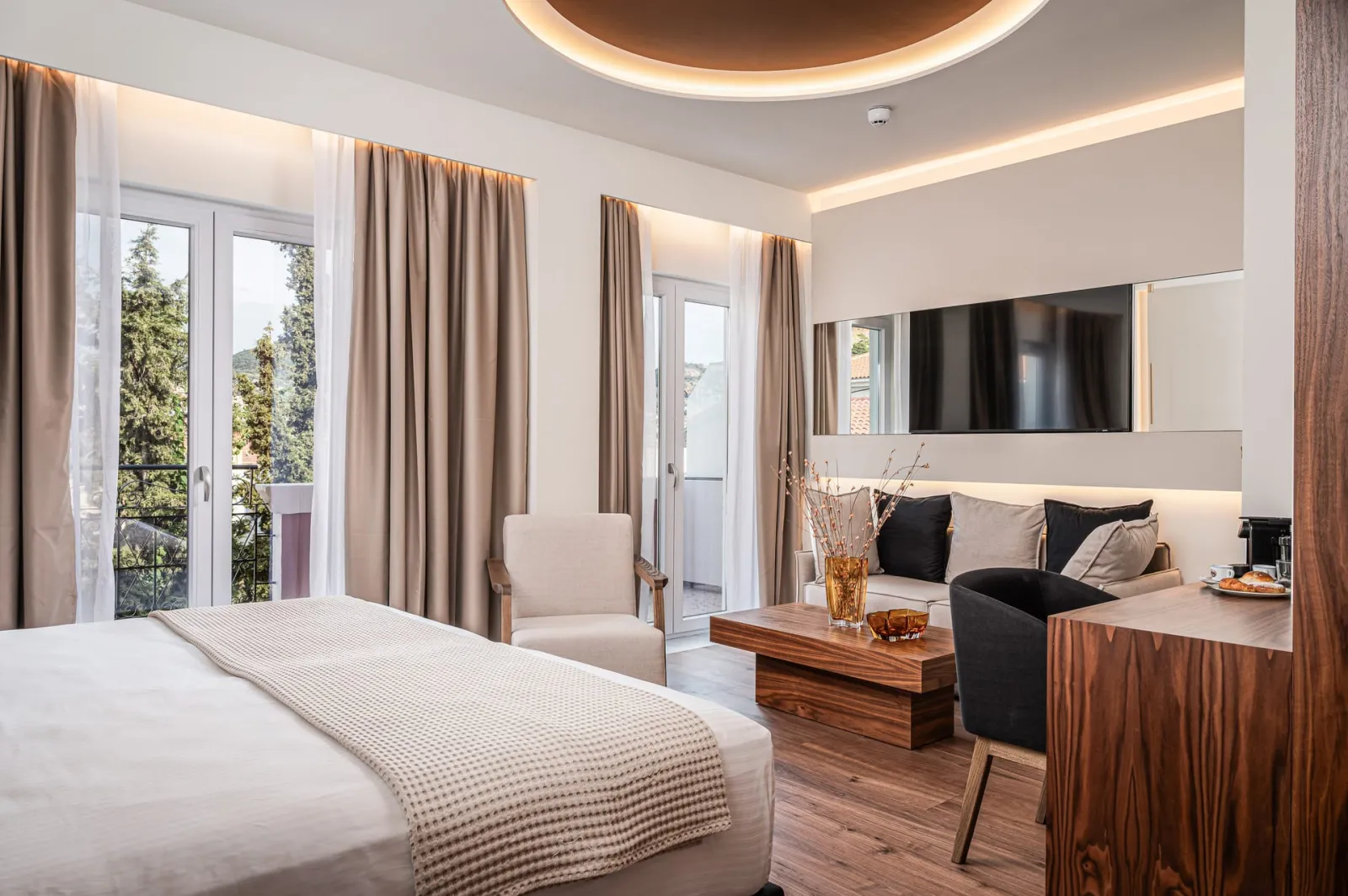 One Bedroom Junior Suite with Side Sea View 34 m²