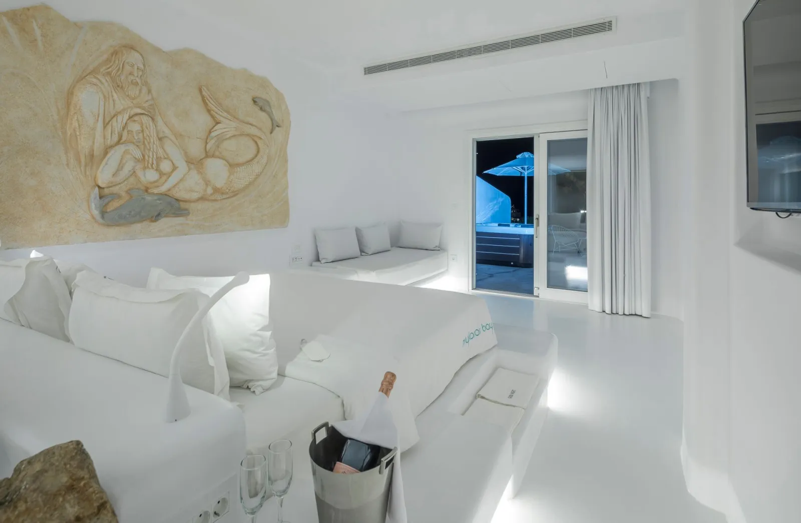Private Luxury 2 Bedroom Art Suite with Outdoor Jacuzzi Sea View &amp; Private Pool – Annex Building