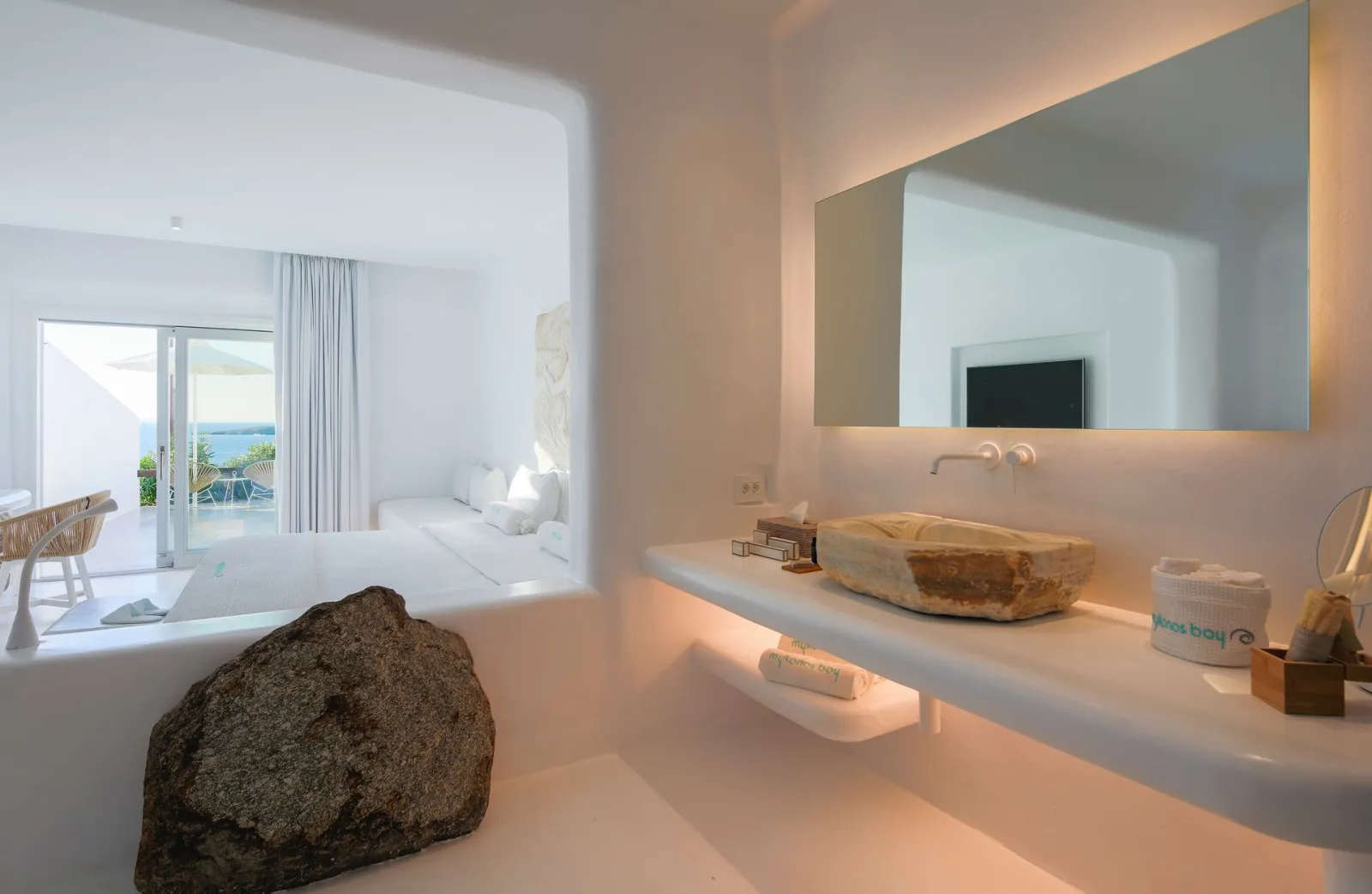 Private Luxury 2 Bedroom Art Suite with Outdoor Jacuzzi Sea View & Private Pool – Annex Building