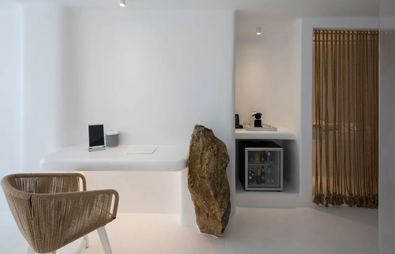 Private Luxury 2 Bedroom Art Suite with Outdoor Jacuzzi Sea View &amp; Private Pool – Annex Building
