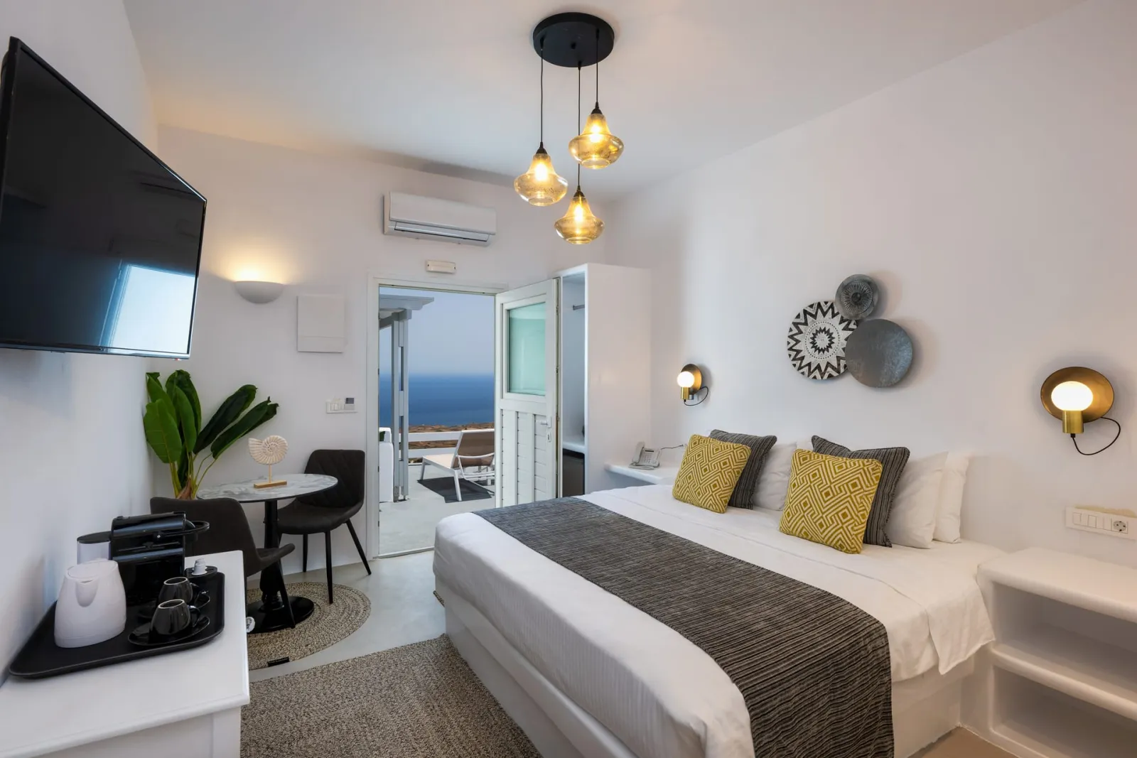 Superior Suites with heated plunge pool / jacuzzi & sea view