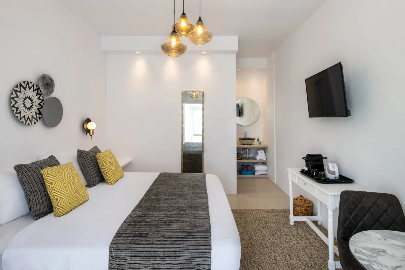Superior Suites with heated plunge pool / jacuzzi & sea view