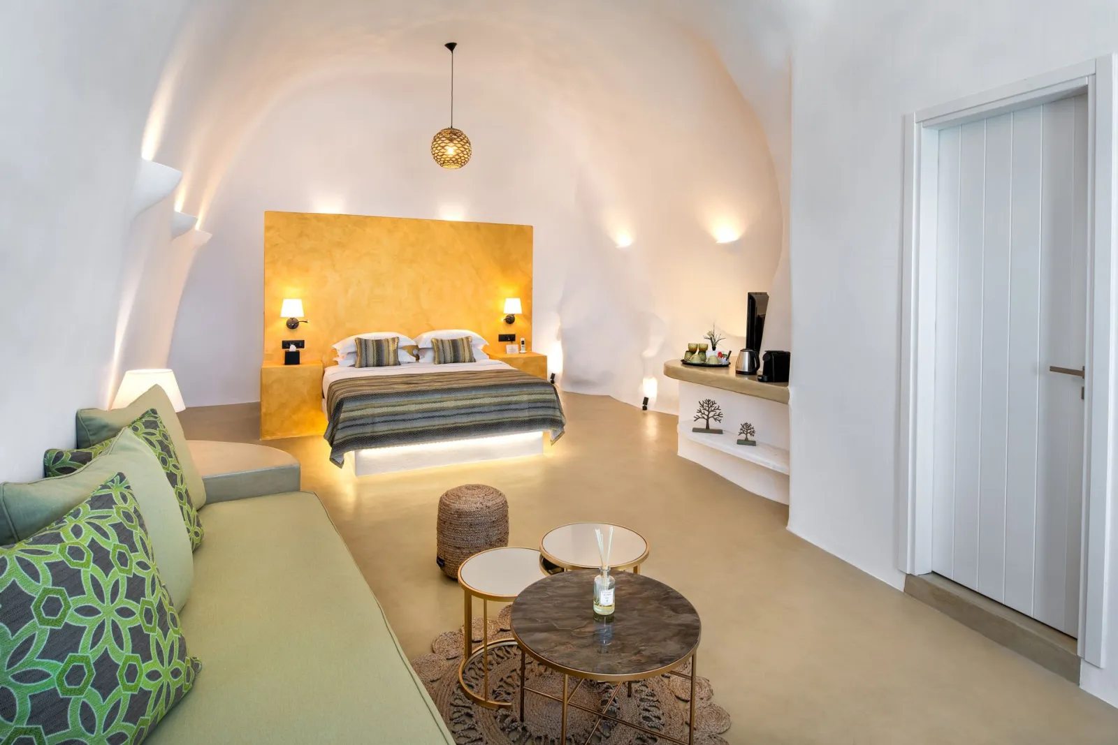 Superior Cave Suite with Private Pool & Sea View | 2-3 Guests | 50-60sqm