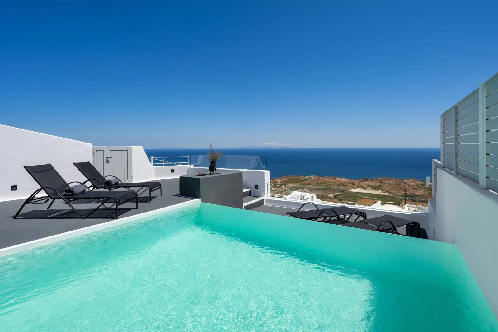 Superior Cave Suite with Private Pool & Sea View | 2-3 Guests | 50-60sqm