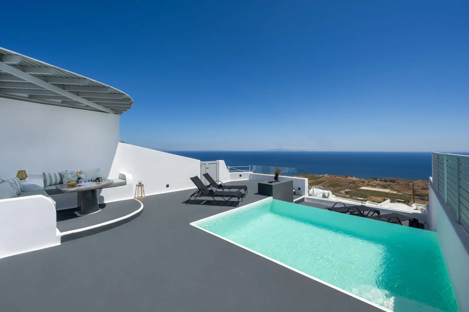 Superior Cave Suite with Private Pool & Sea View | 2-3 Guests | 50-60sqm
