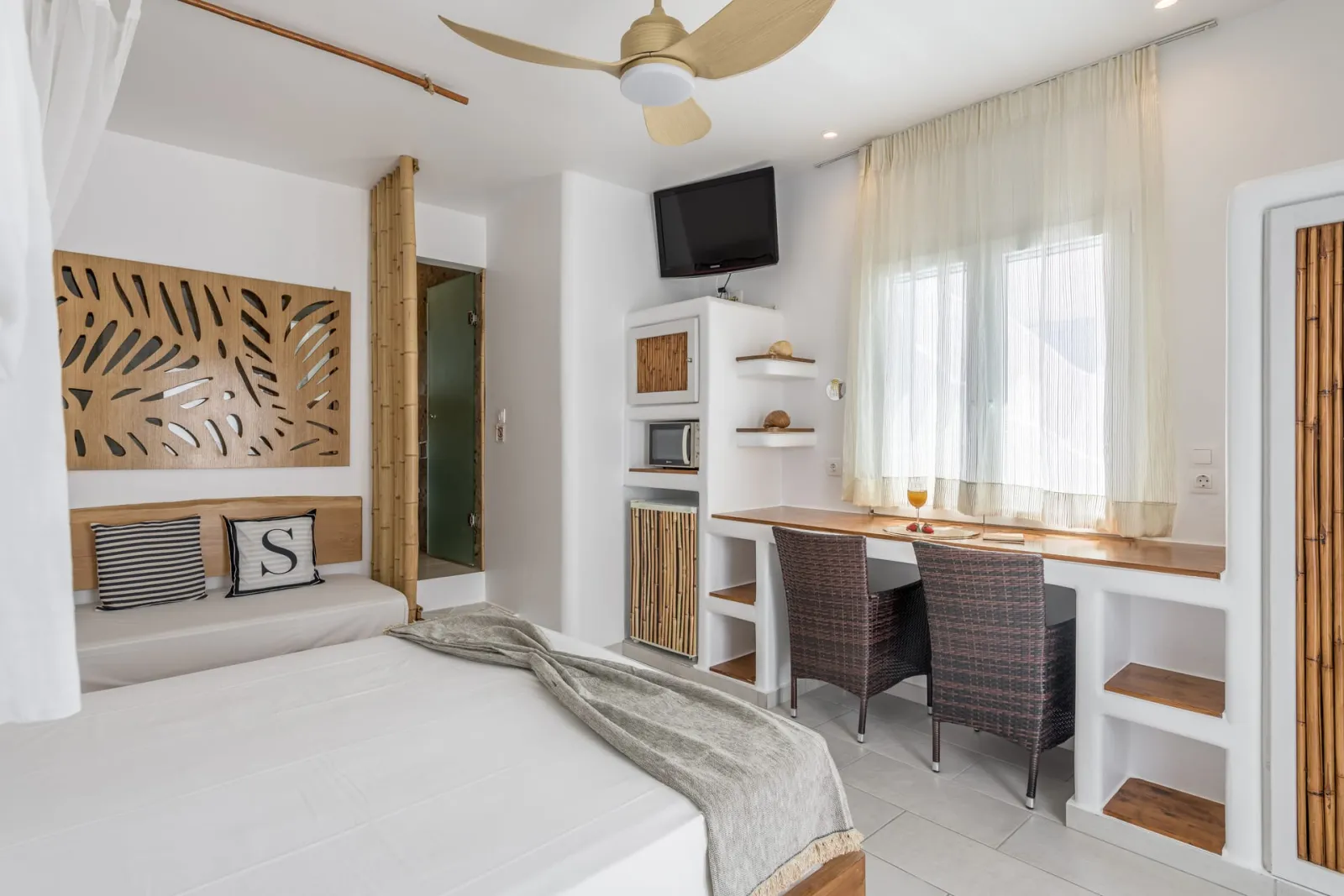Ares - Ground Floor Room with Partial Sea View