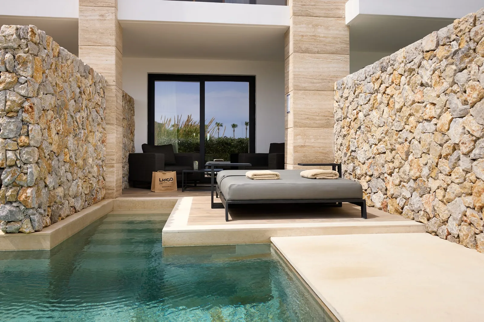 Deluxe Suite with Sharing Pool