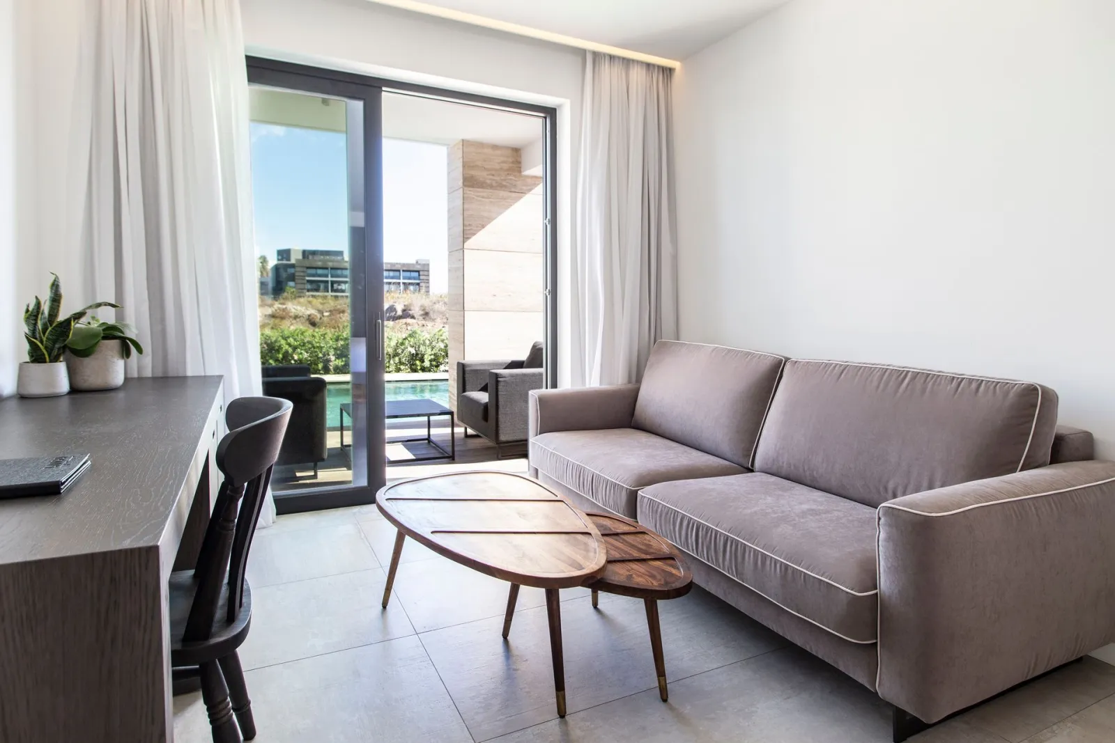 Design Suite with Private Pool
