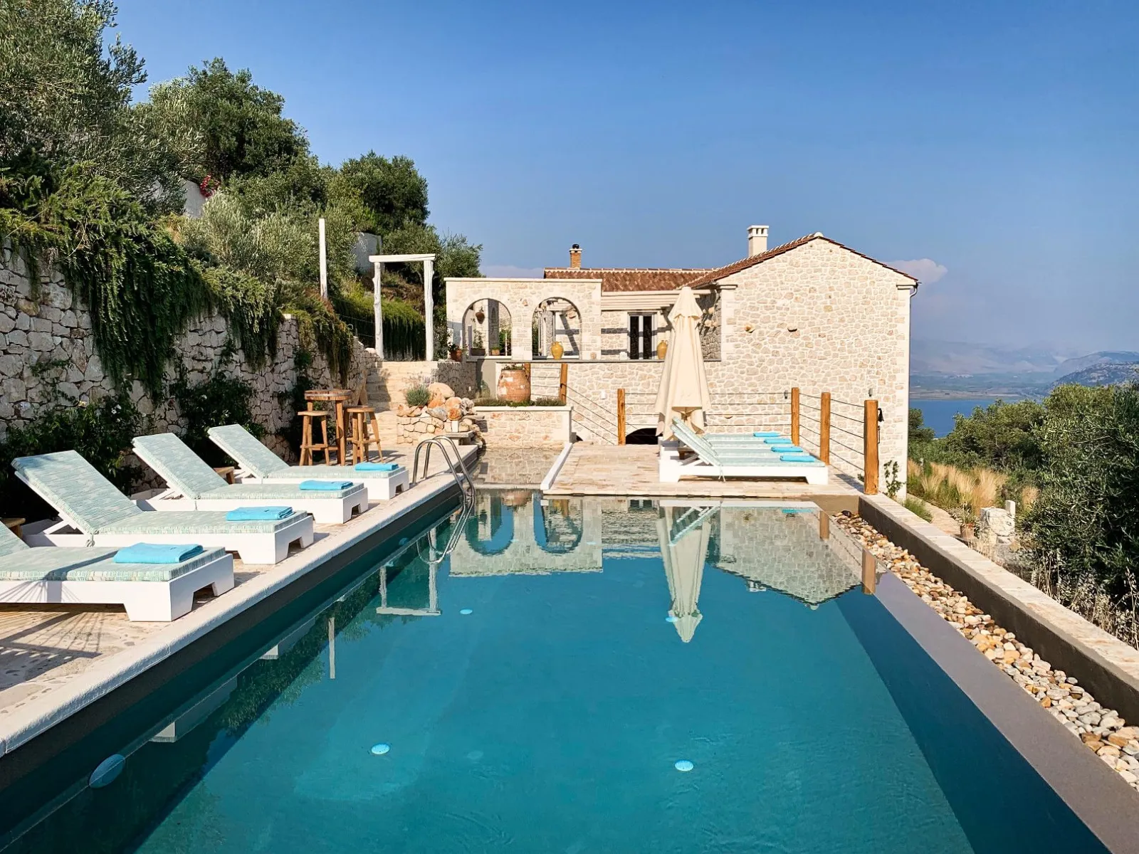 Luxury 4 Bedroom Villa with private Swimming Pool and Sea View
