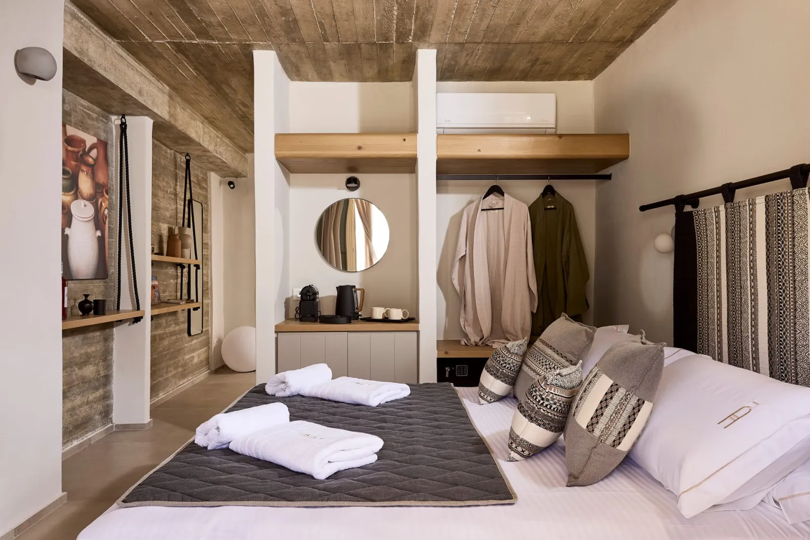 Deluxe Double Cave Room with Side Sea View & Hot-tub