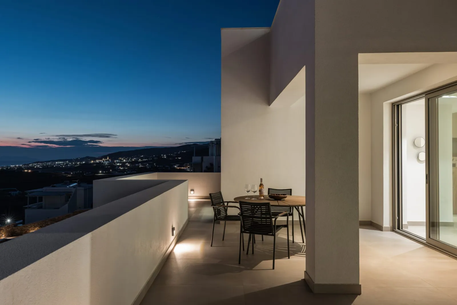 2 Bedroom Sea View Suite with Sharing Pool “Sky”
