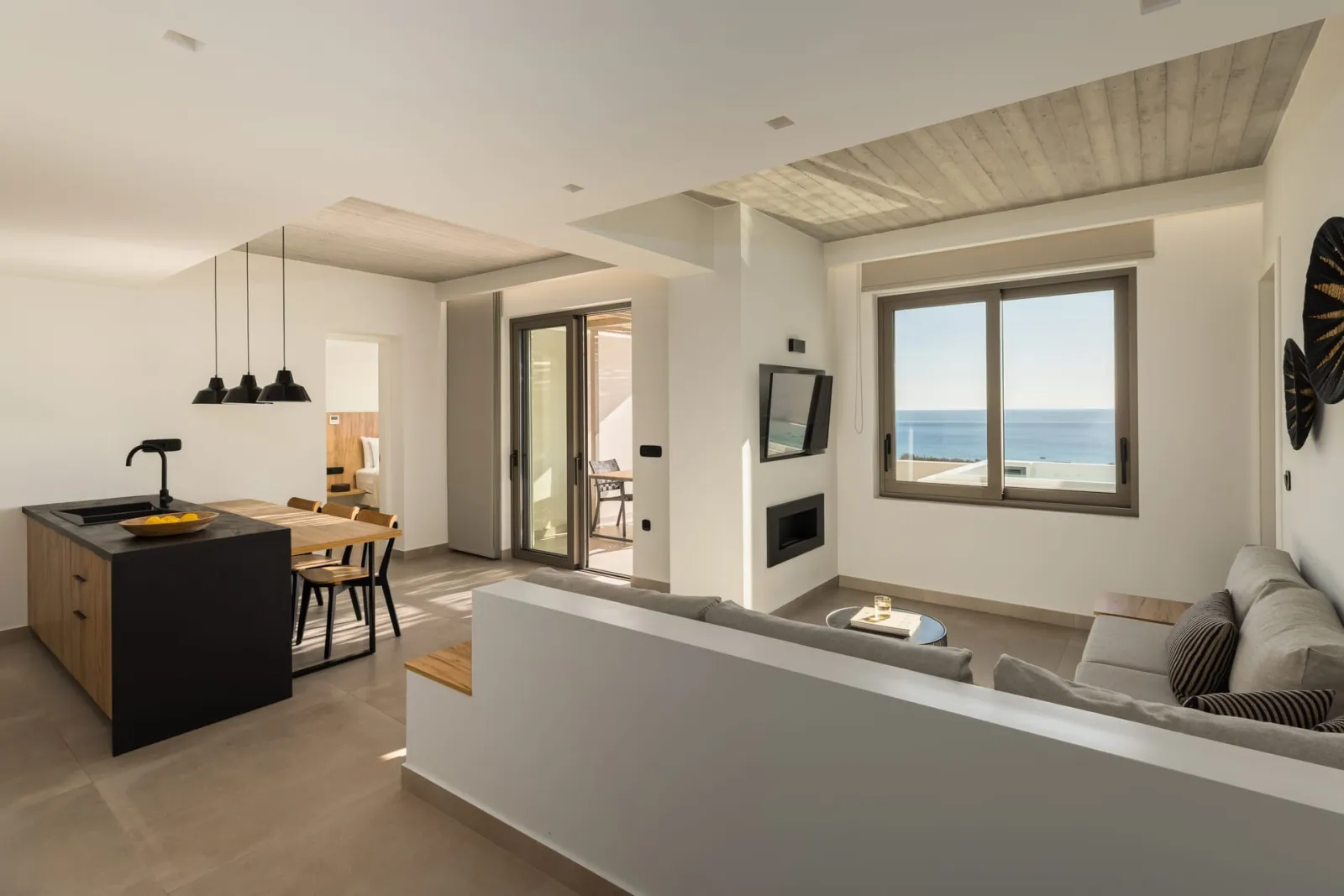 2 Bedroom Deluxe Suite with Outdoor Jet Tub | Aura Gres