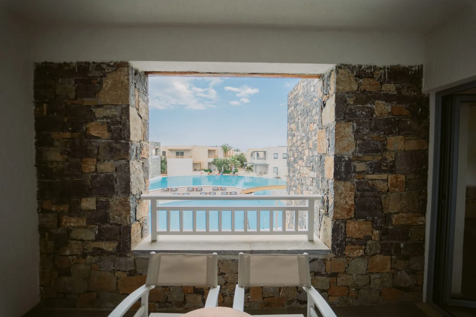 Superior Family Pool View