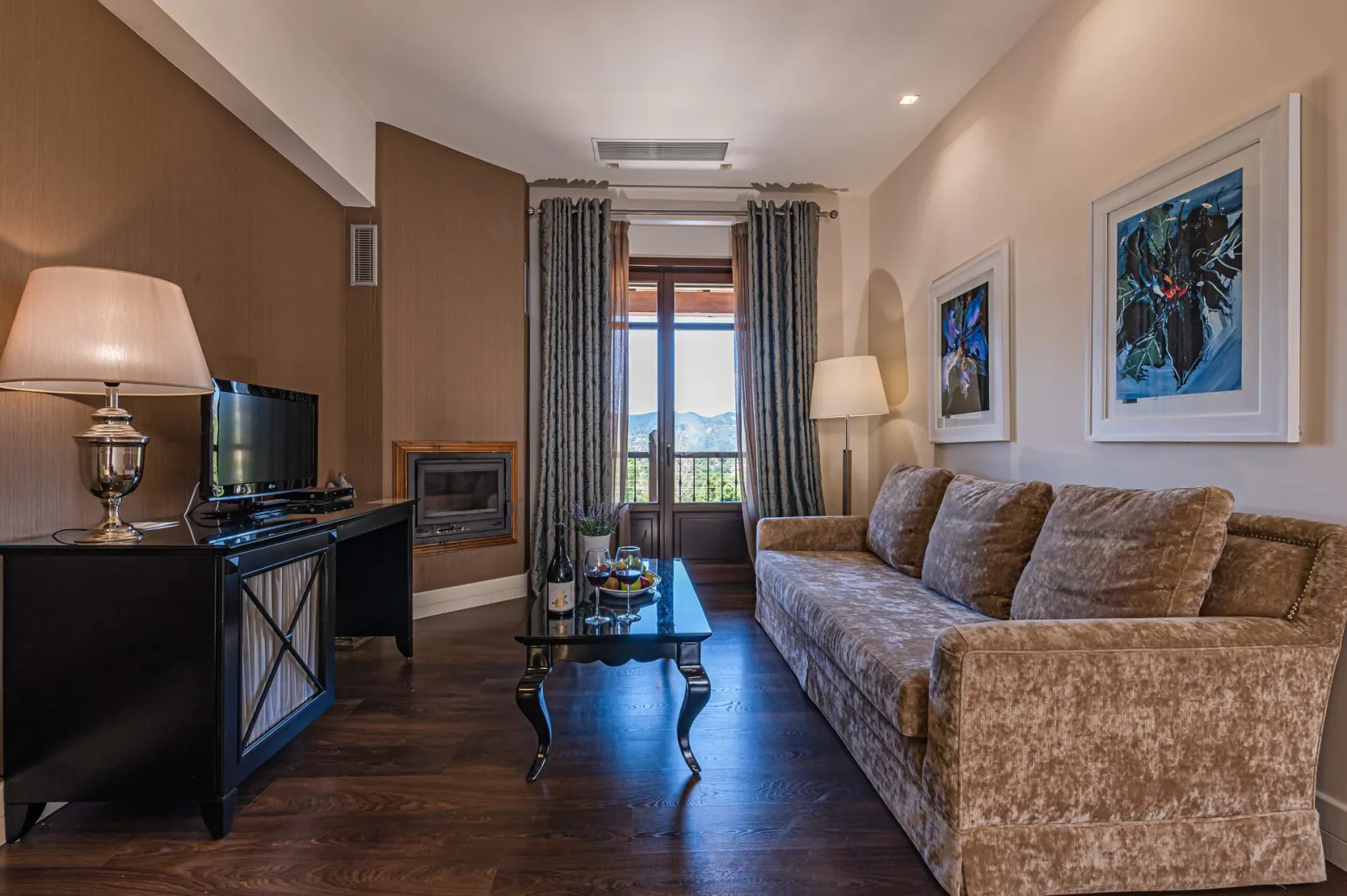 Luxury Suite