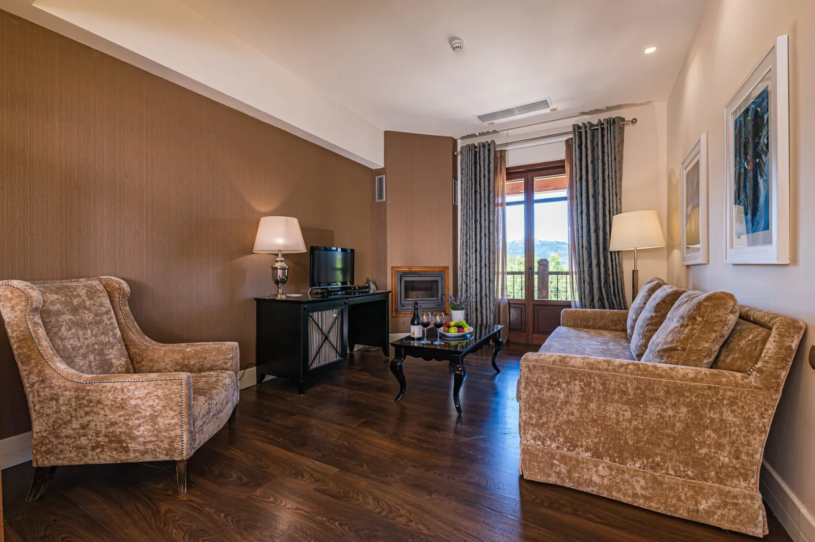 Luxury Suite